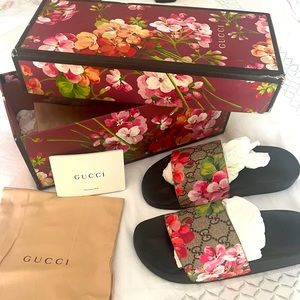 Gucci GG Blooms Supreme Slides